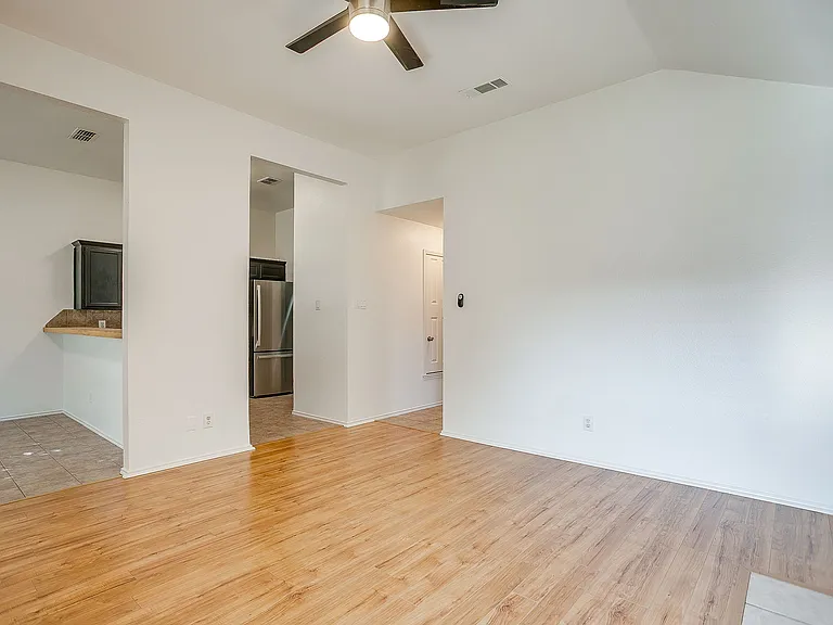 5323 Northridge Blvd — Photo 20
