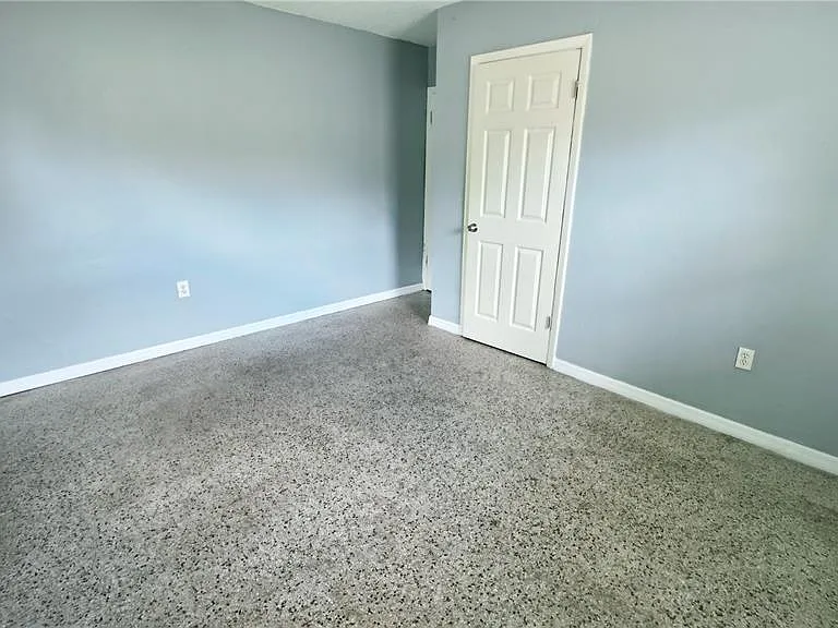 4615 Edgewater Dr — Photo 8
