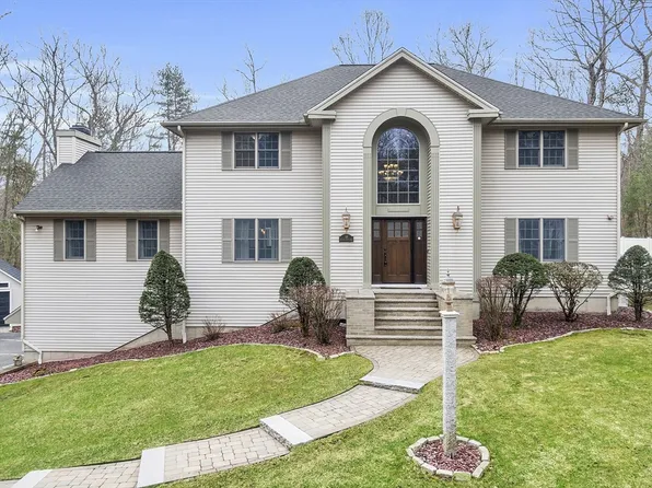 40 Village Woods Rd, Haverhill, MA 01832