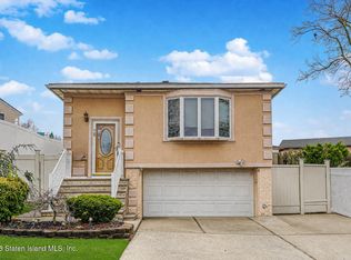 15 Bovanizer St, Staten Island, NY