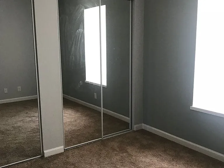 Pioneer Apartments — Photo 11