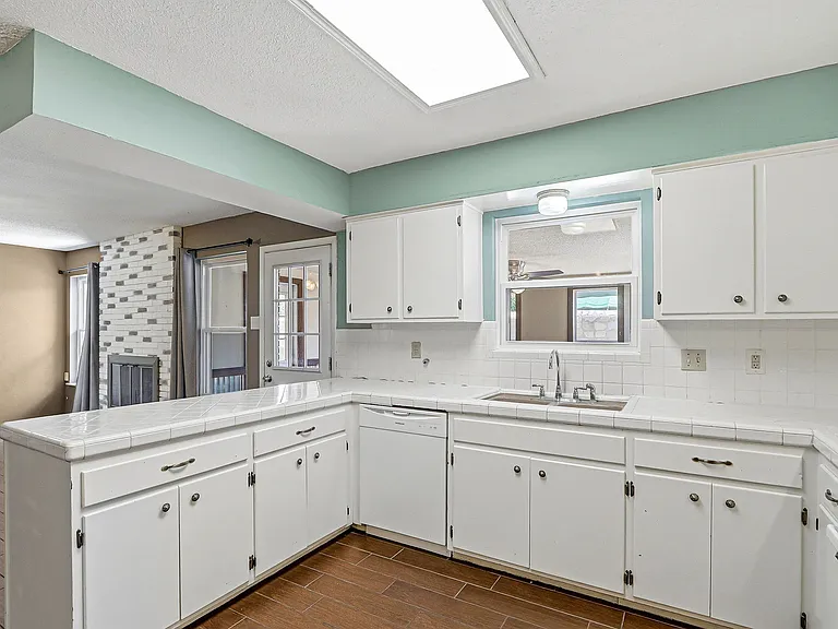 8700 Cielo Vista Dr — Photo 17