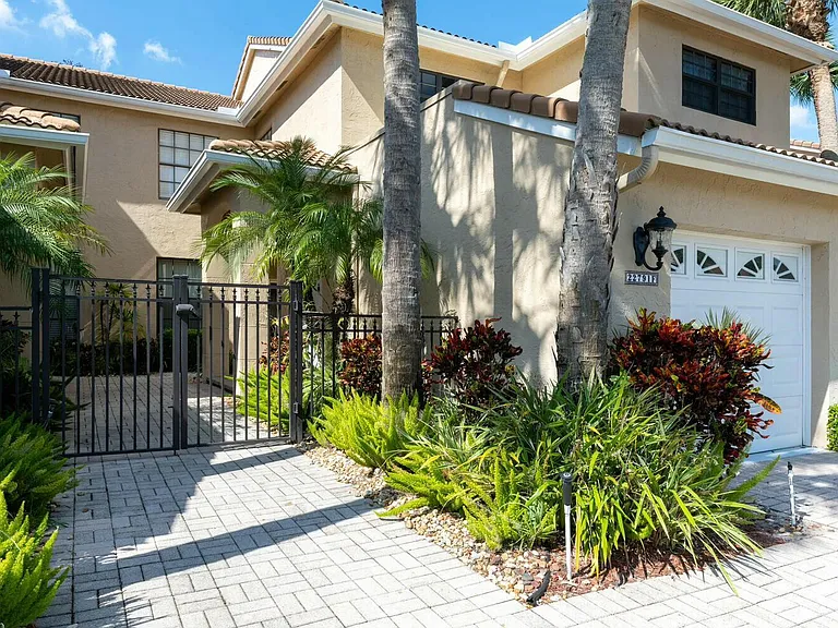 22791 Trelawny Ter #F — Photo 25