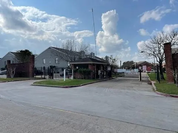 12500 Sandpiper Dr, Houston, TX