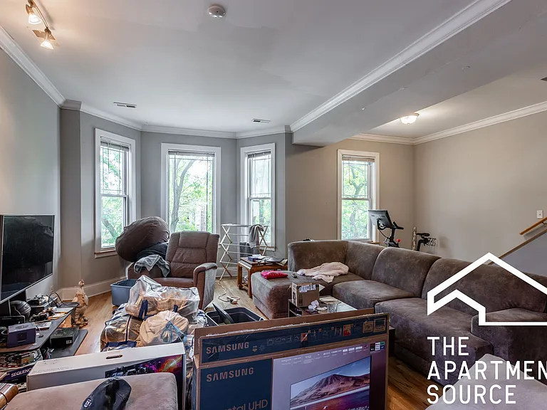 1314 W Roscoe St #2 — Photo 5