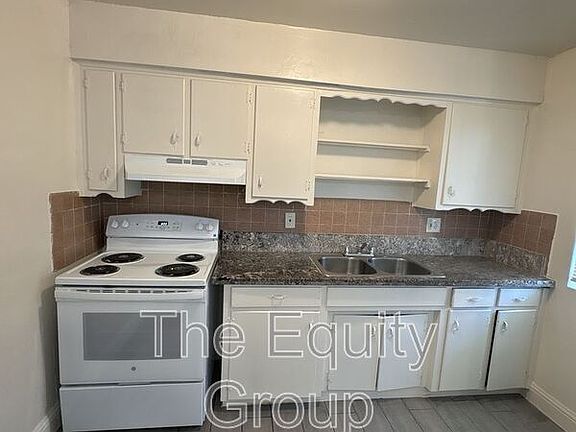 4th image of 352 S Blackstone St APT 3