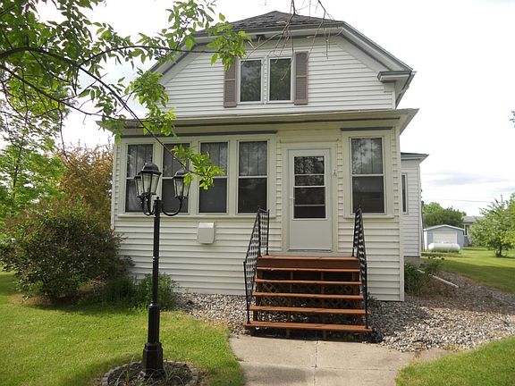 2nd image of 602 2nd Ave NE