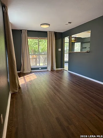821 Dimrock — Photo 4