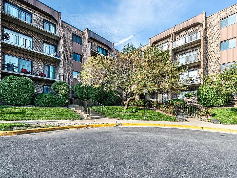 1st image of 601 W Huntington Commons Rd APT 201