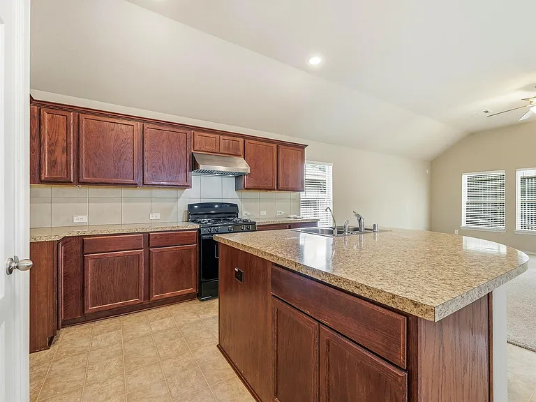 7126 Whitlow Wonder Ln — Photo 11