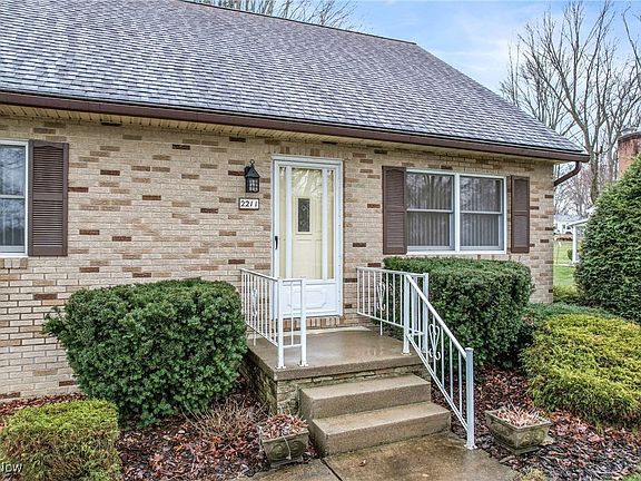 4th image of 2211 Tanglewood Dr