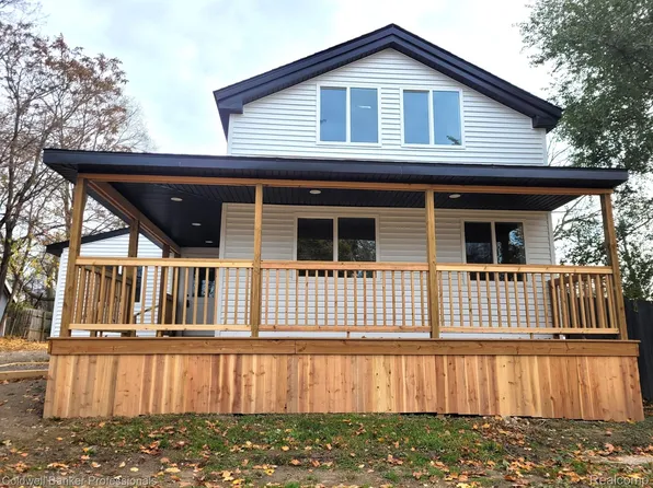 515 S Michigan Ave, Howell, MI 48843