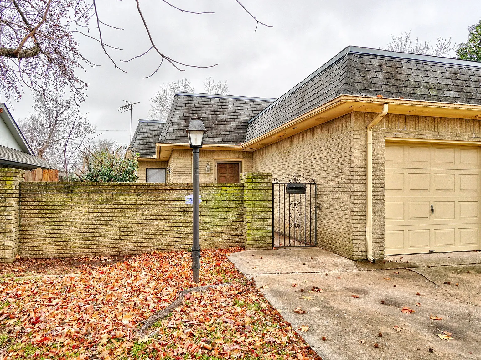 2244 Donna Dr — Photo 2
