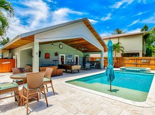 108 12th St N, Bradenton Beach, FL 34217