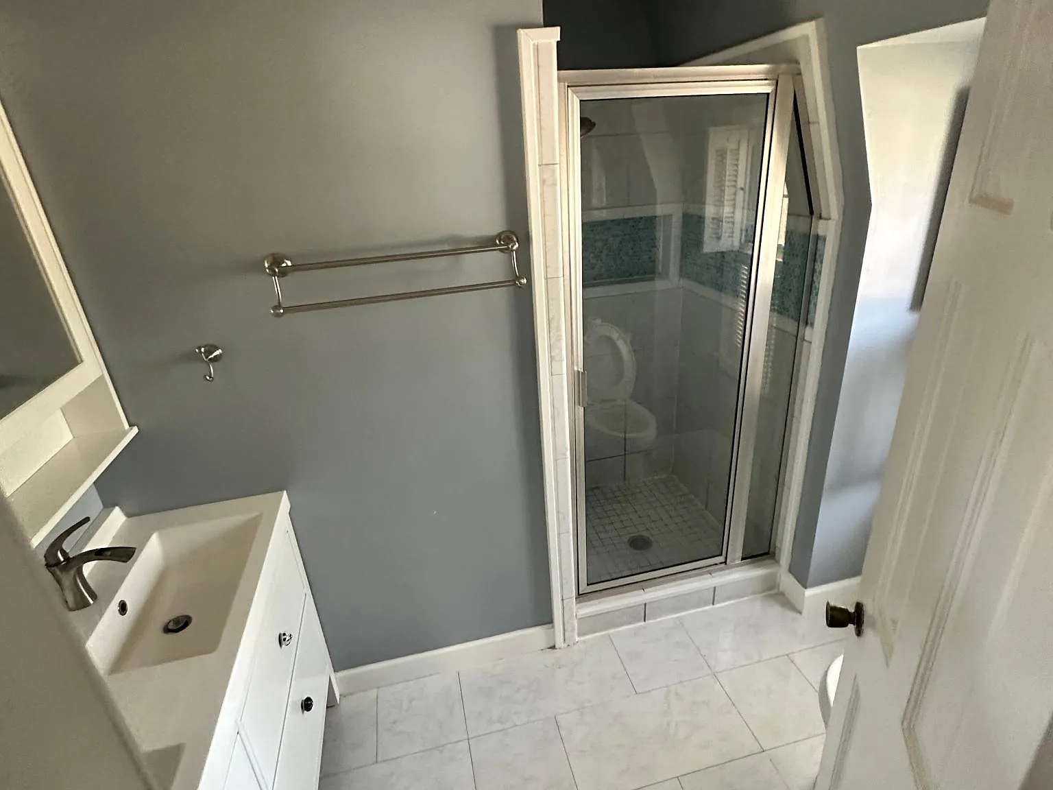 4 bed, 2096 sqft, $2,400 — Photo 4