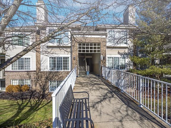 2nd image of 9810 Regatta Dr Unit 106