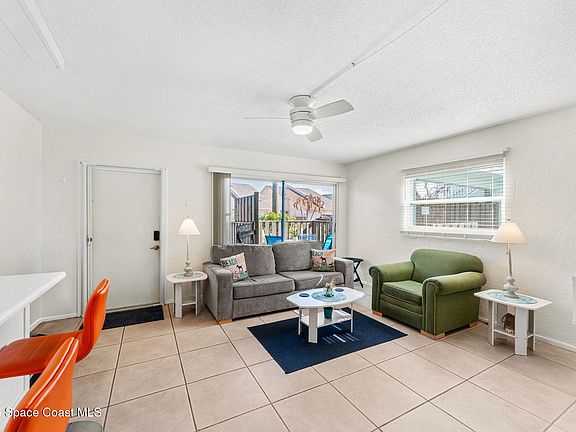 5th image of 425 Harrison Ave APT 1-2