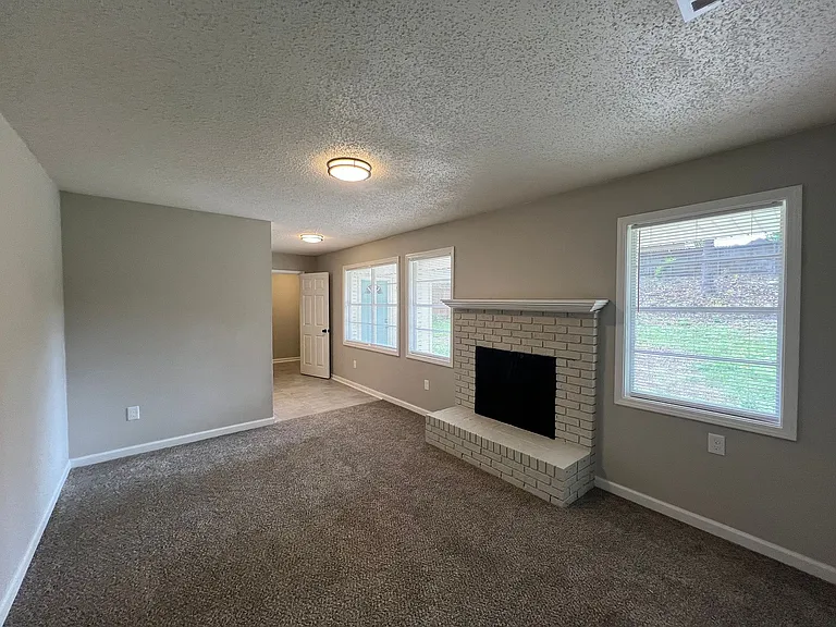 3707 Vanderwood Dr — Photo 6