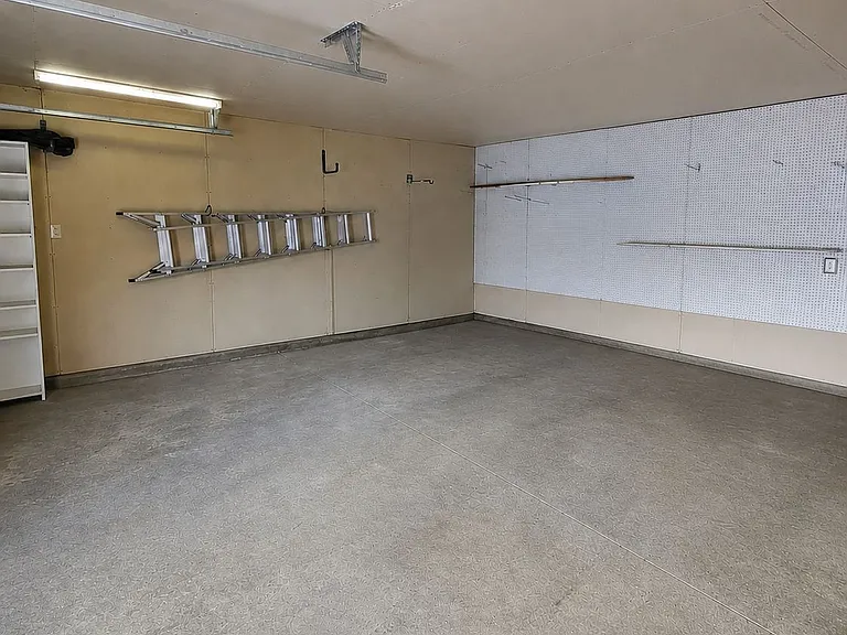 404 Nelson St #GARAGE — Photo 2