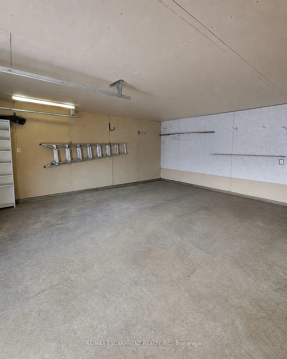 Building Photo - 404 Nelson St #GARAGE