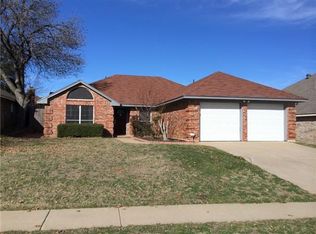 319 Kessler Dr, Euless, TX 76039