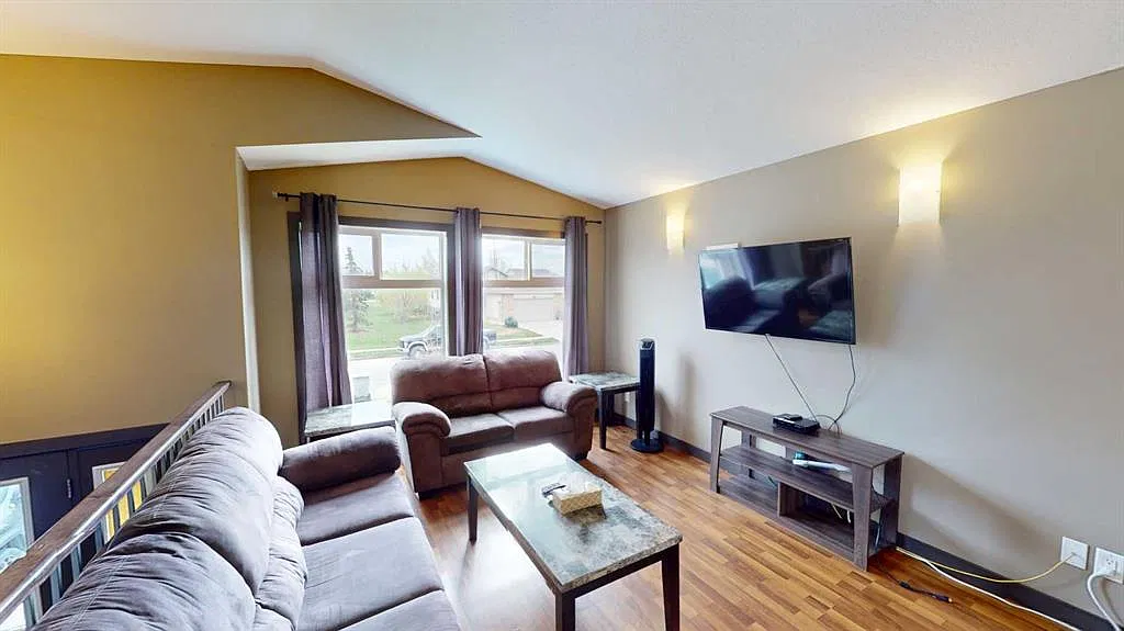 3 bed, 1.0 bath, 1135 sqft, $1,800 — Photo 4