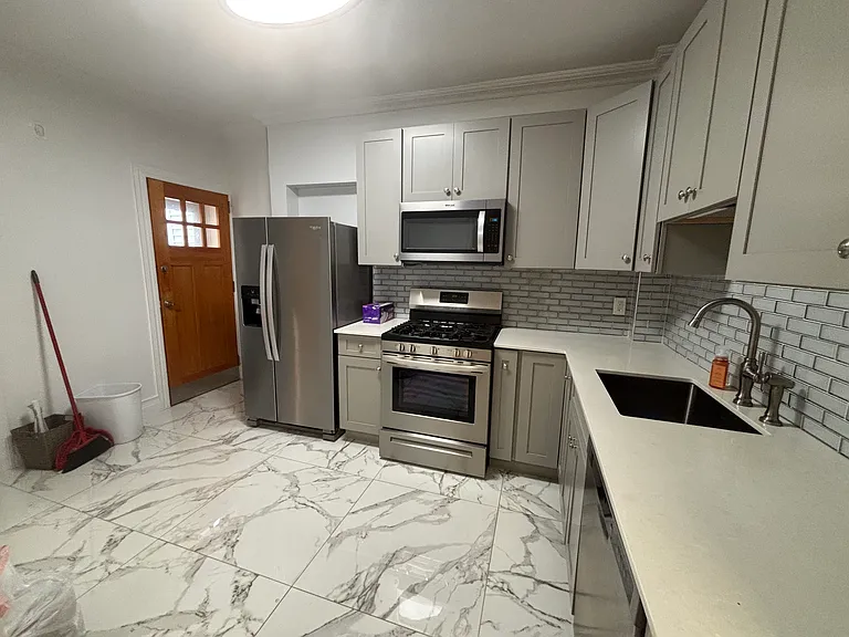 76 Lake Ave — Photo 2