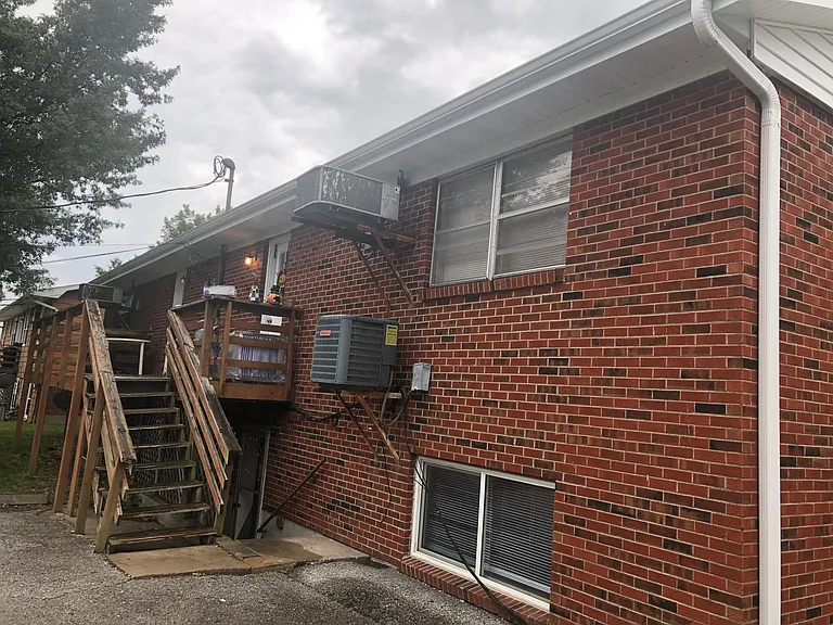 710 Claudell Ln — Photo 5