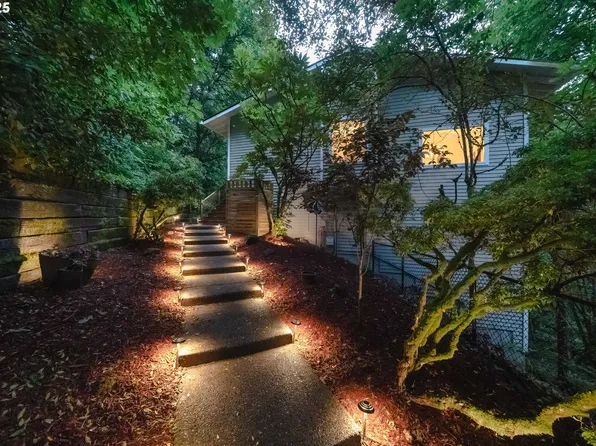 17867 Sundown Ct, Lake Oswego, OR 97034