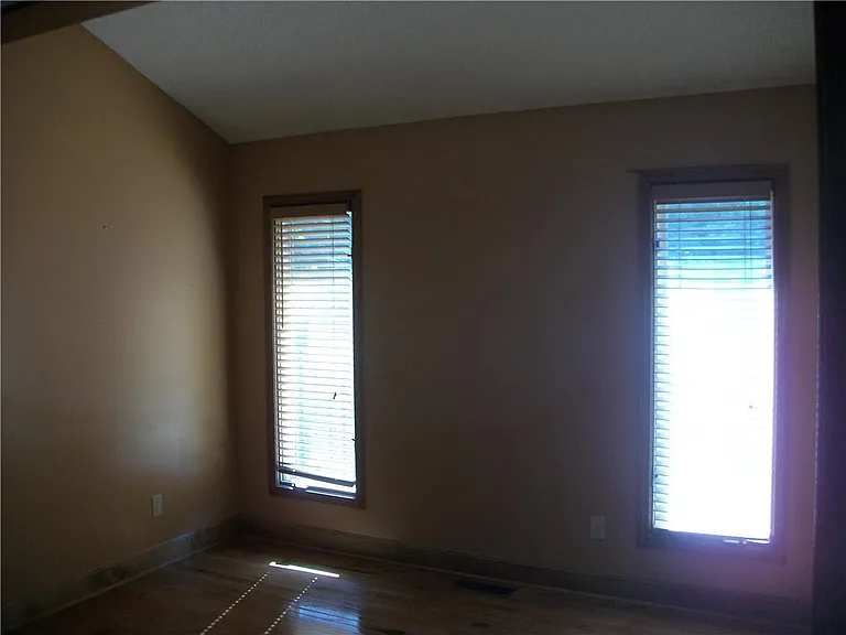 9307 Greenway Ln — Photo 7
