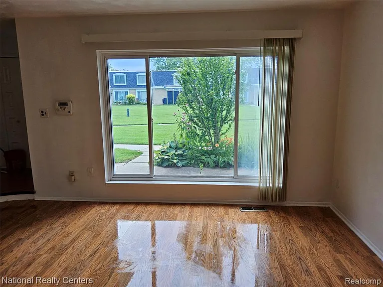 29576 City Center Dr #4 — Photo 14