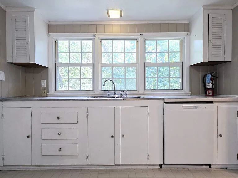 1131 Hawthorne St — Photo 4