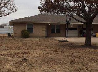1215 Narrow Ln, Red Oak, TX 75154