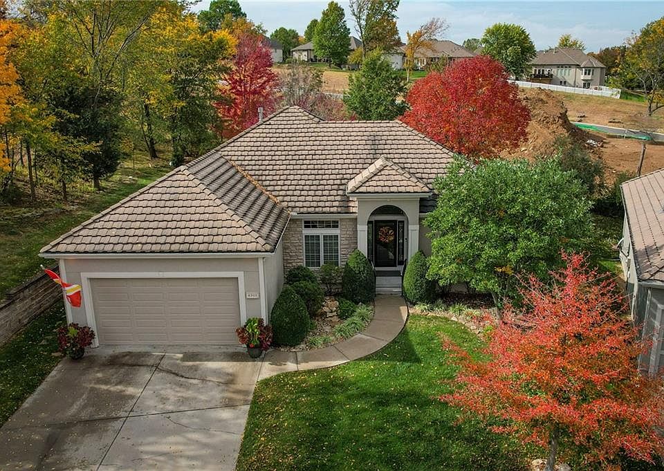 1st image of 4315 NE Park Trails Ct