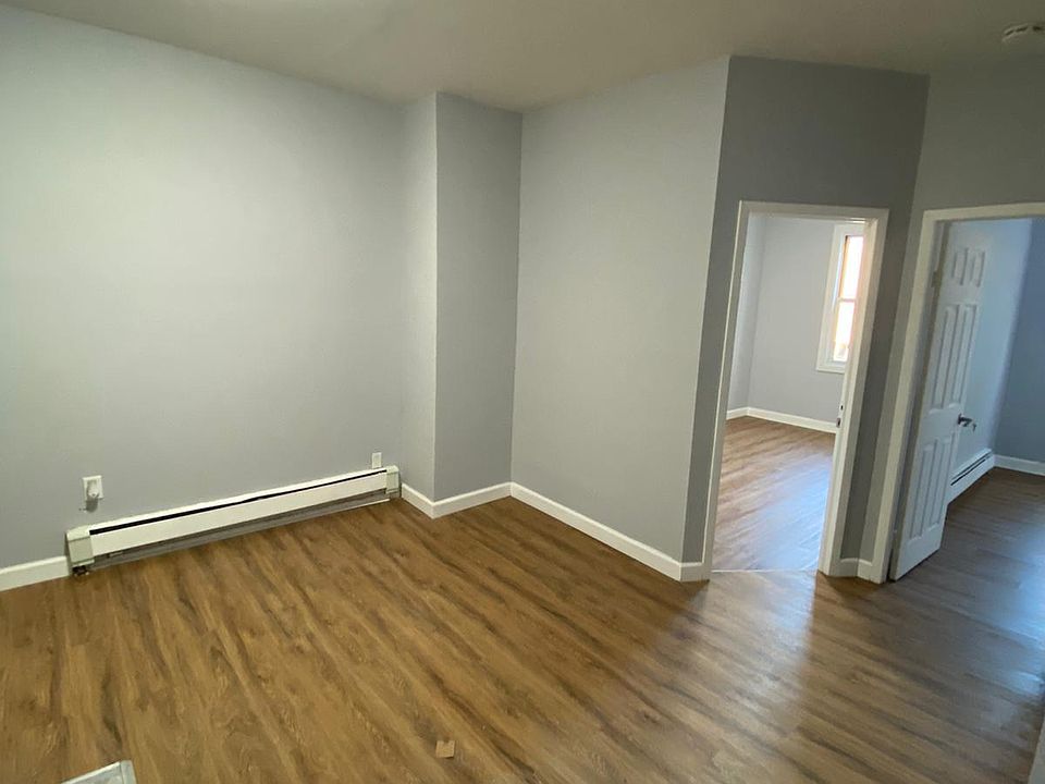 2nd image of 19108 Jamaica Ave #2