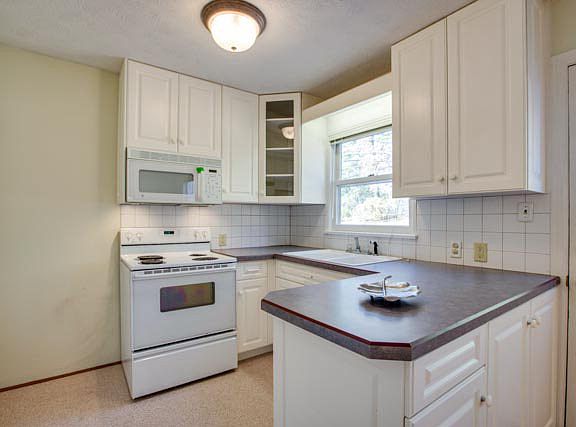 3rd image of 1429 Valley St