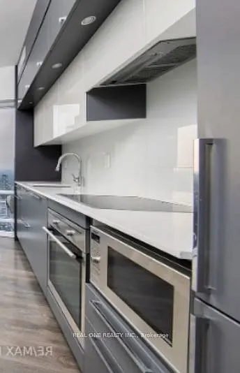 15 Grenville St #1110 — Photo 2