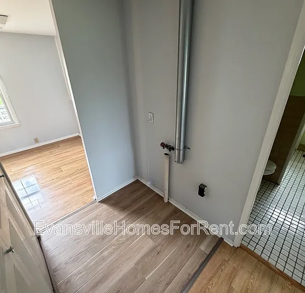 719 Lexington Rd — Photo 8