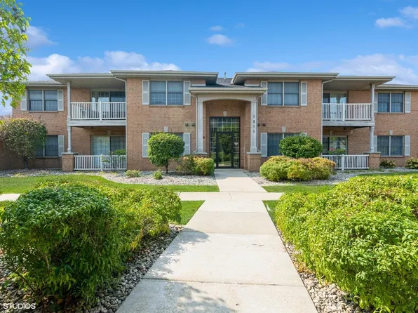 9835 Wildwood Cir Unit 2-A, Munster, IN 46321