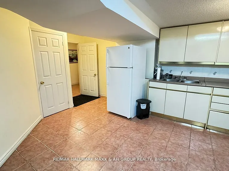 316 Valleymede Dr #BASEMENT — Photo 4
