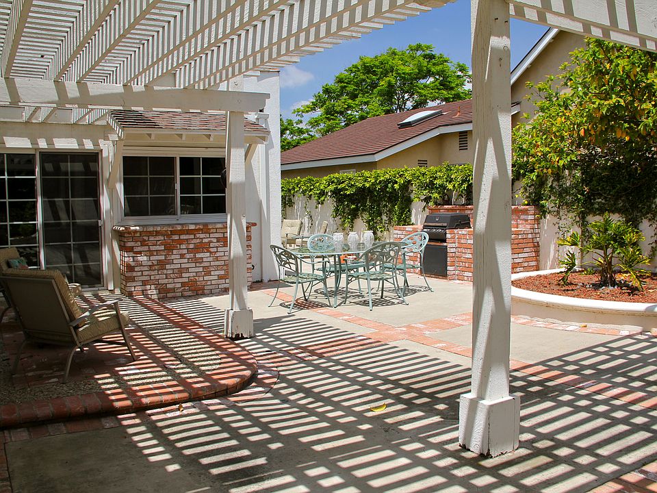 patio cover, brick accents,