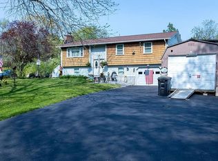 480 Hammet Rd, Coventry, RI 02816