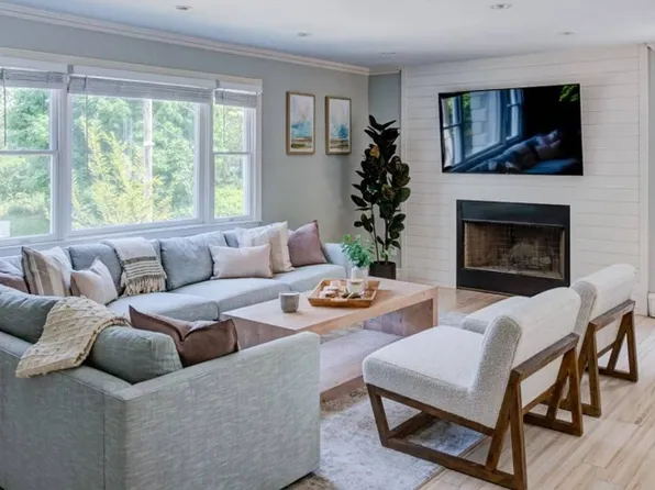 36 Charla Dr, Southampton, NY 11968