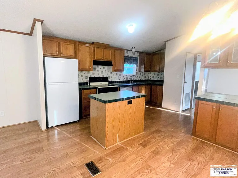 15953 Date Dr — Photo 11