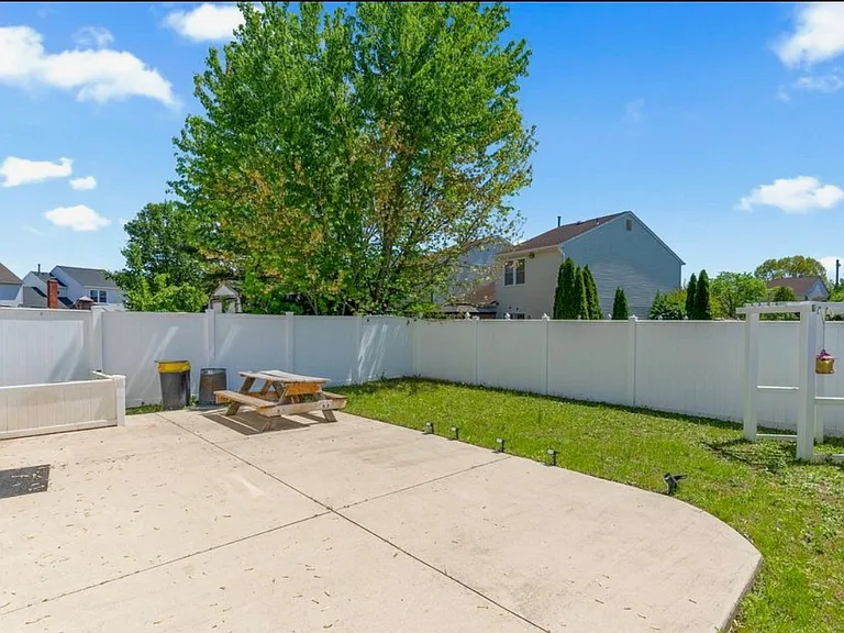 64 Hampton Gate Dr — Photo 14