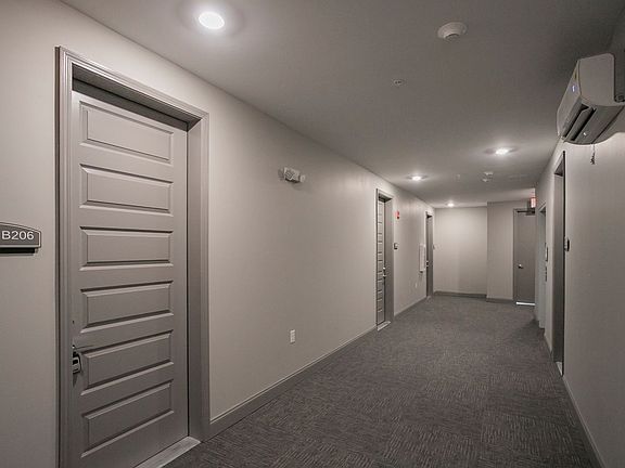 4th image of 800 Vintage Green Ln #B206