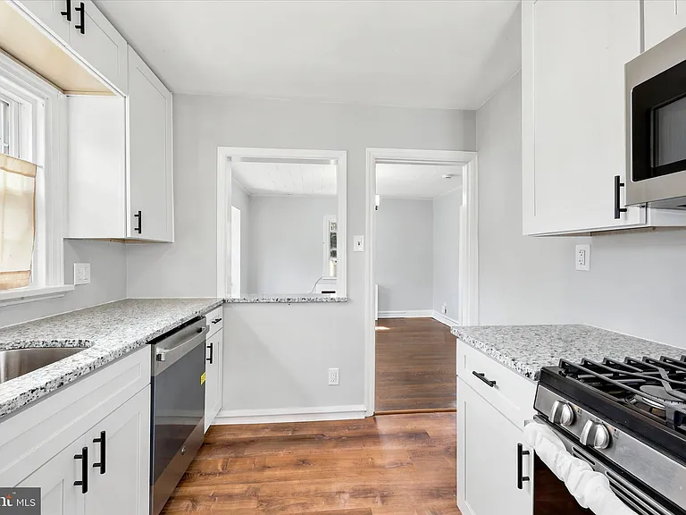 203 Commonwealth Ave — Photo 8