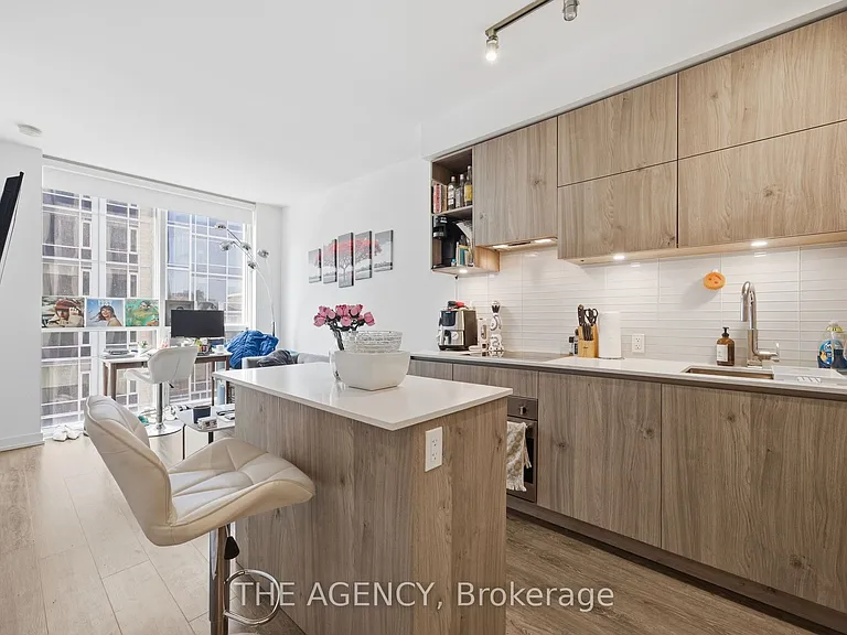 1 Yorkville Ave #804 — Photo 7