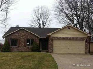 48074 Meadow Ln, Chesterfield, MI 48051