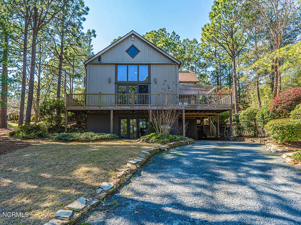 19 Shenecossett Ln